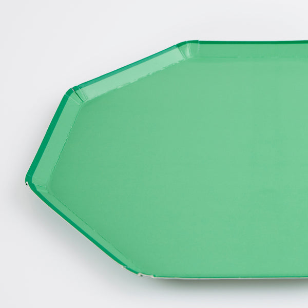 Our small green plates, are octagonal plates that are perfect for any party. Image3