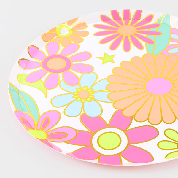 Our side plates, made from paper, feature vibrant flower power designs in psychedelic colours, ideal for 70s parties and cocktail parties. Image3