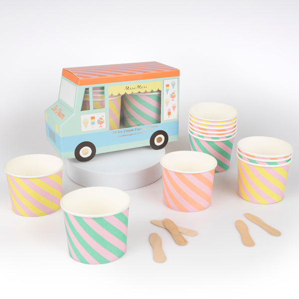 Our ice cream party set is ideal for celebrations with a summery vibe, includes tableware, ice cream tubs and spoons and a garland.  Image1