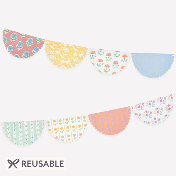 Our floral garland, made from premium paper, features summery shades, perfect to decorate a chic baby shower, birthday or garden party. Image1