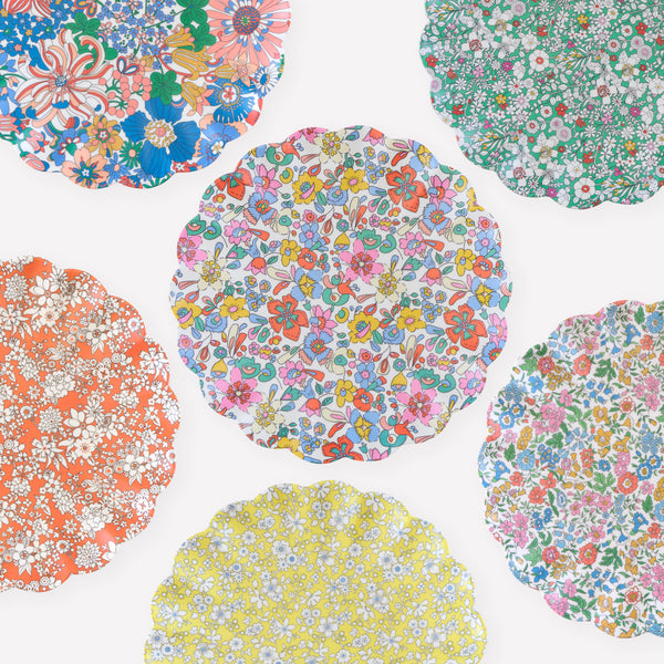 Our large melamine plates feature Liberty floral print designs, ideal for picnics and garden parties or any indoor or outdoor celebration. Image1
