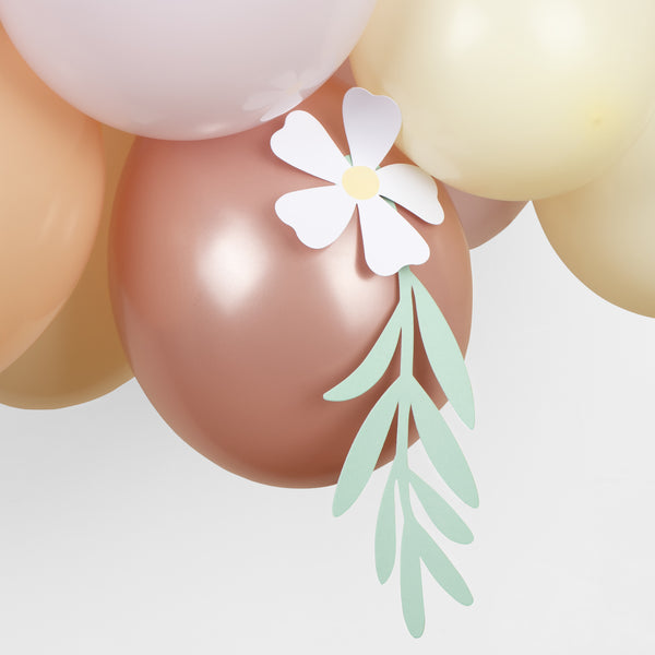 Create a balloon display with our special garland. Image3