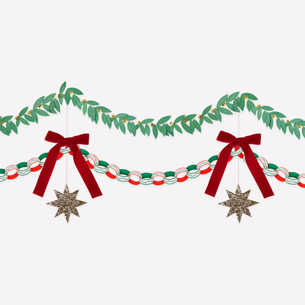 Let Santa make your Christmas party look sensational, with our special set with plates, napkins and cups and a large decoration. Image2