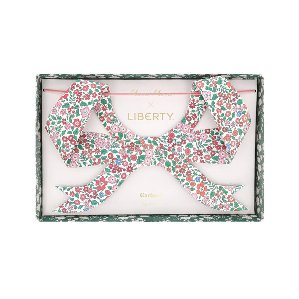 Our Christmas paper garland features 8 bows with joyful Liberty floral patterns and a soft velvet ribbon, for an elegant effect. Image6