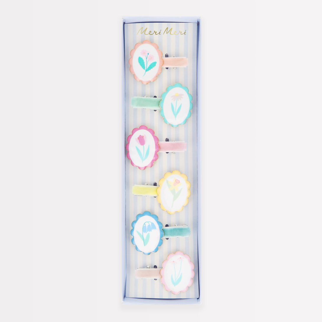 Our charming hair clips, with pretty pastel flower cameos, make great party bag gifts.