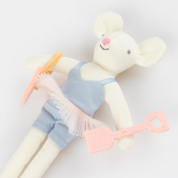Our fabric doll, a little mouse, has an ice cream pouch for imaginative play. Image3