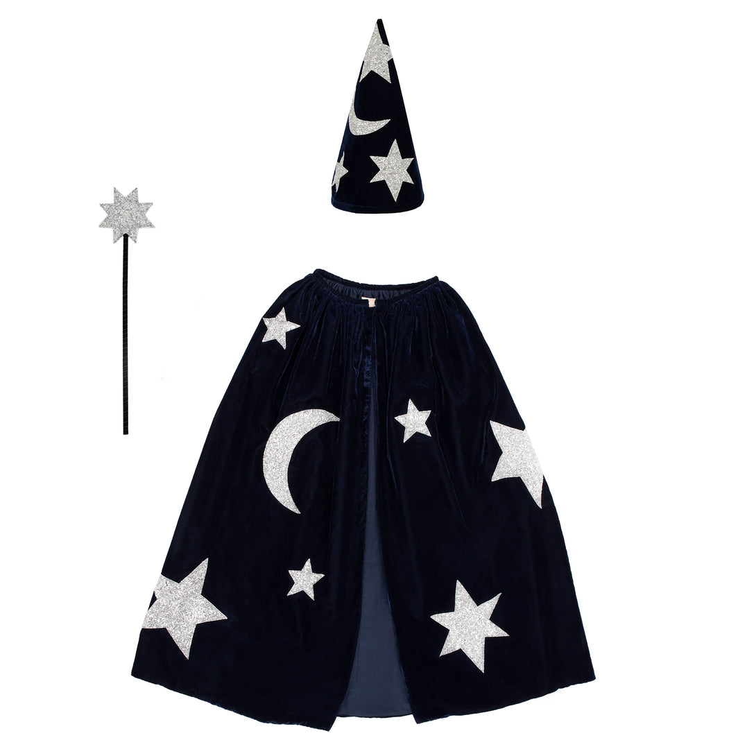 This wizard cape, wizard hat and star wand set, crafted from blue velvet and silver glitter fabric, is a fabulous costume for boys. Image7