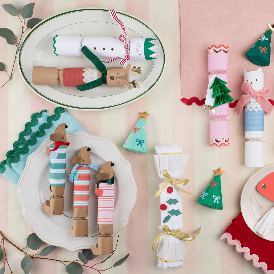 Our Christmas crackers, with adorable sausage dog details, are the perfect fun crackers for all the famly.