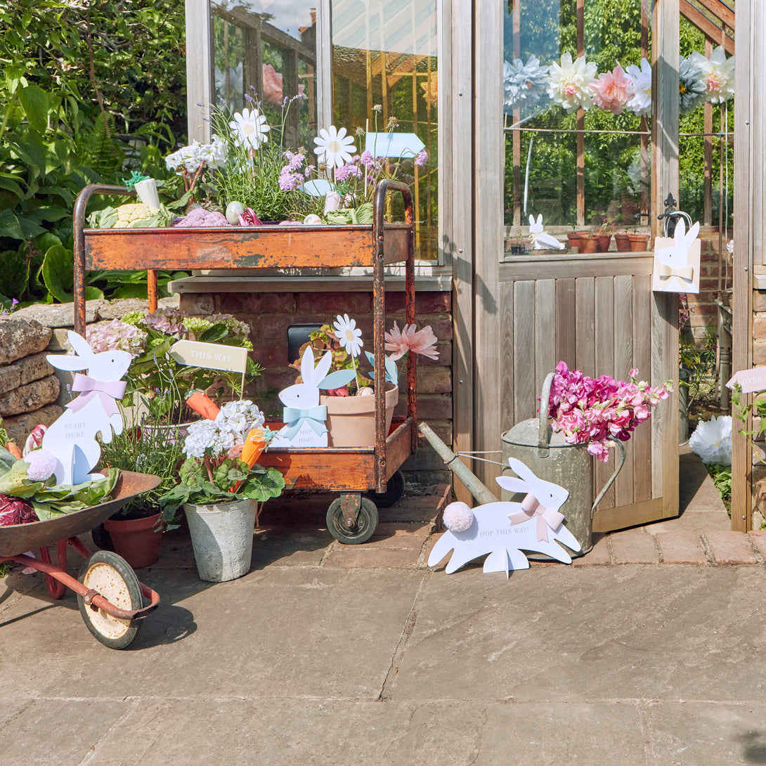 Our special kit includes bunnies with bows and signs with clues to help your kids find their Easter eggs.