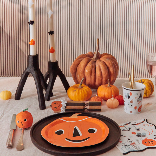 Make your Halloween party table look amazing with our decorative Halloween paper plates. Image2