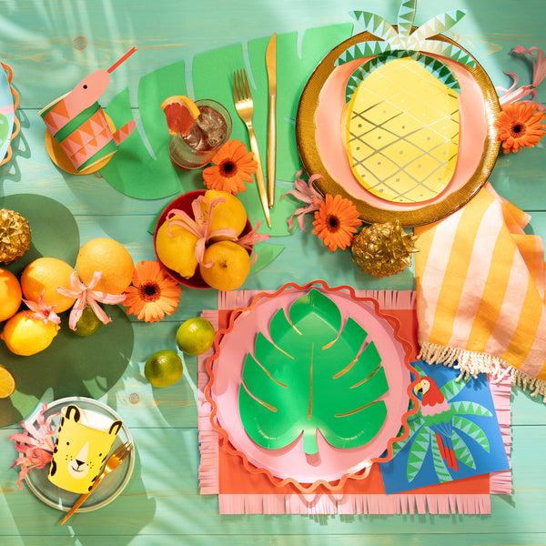 Make your party look totally tropical with our leaf paper plates with shiny gold foil details. Image2