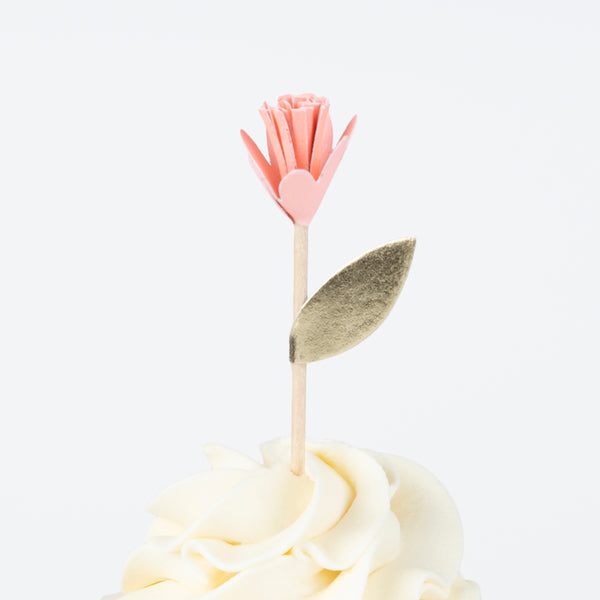 Our unicorn cupcake toppers and striped cupcake cases are perfect for a unicorn or princess party. Image6