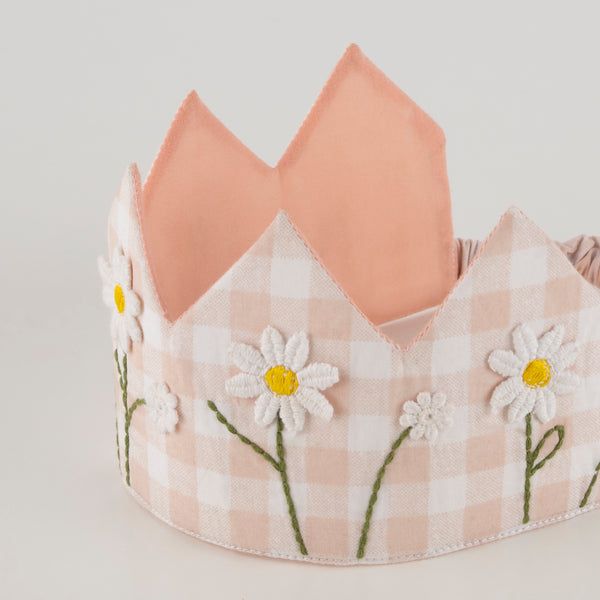 Our flower crown is perfect as a fairy crown and as a crown for girls. Image3