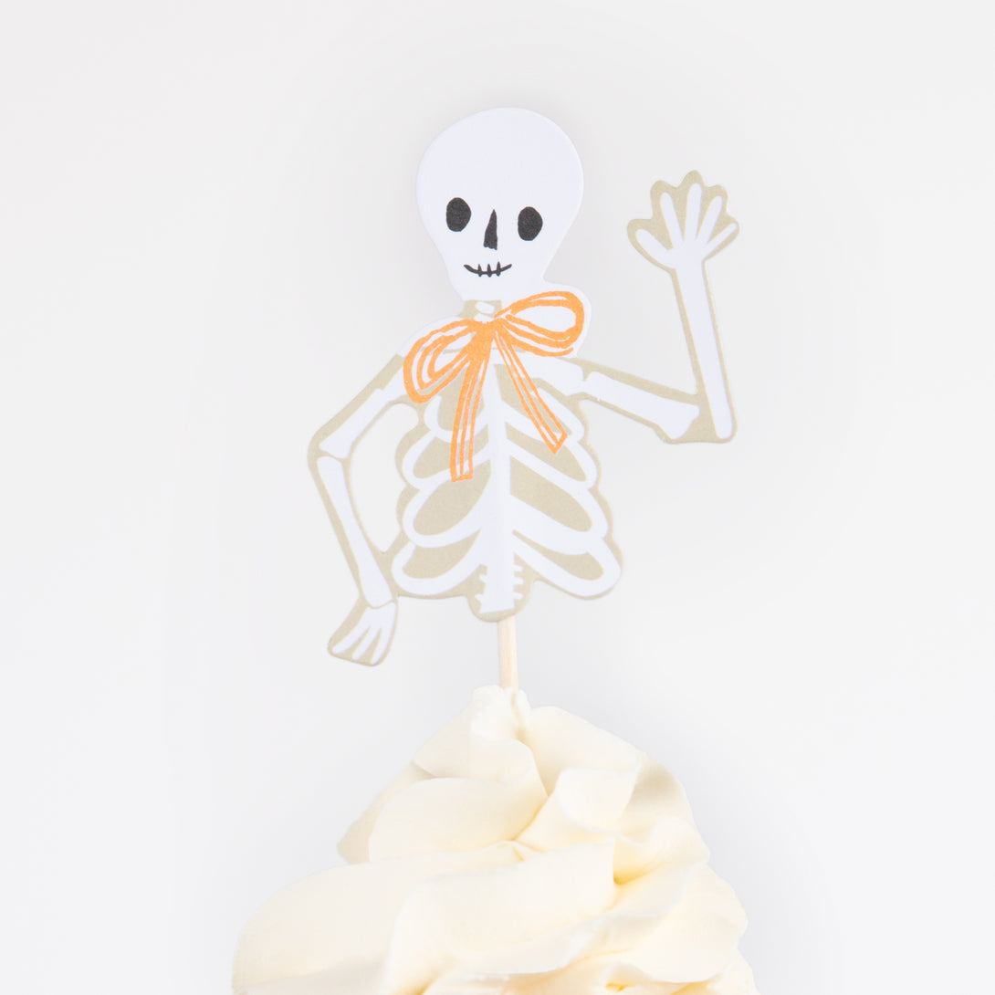 Make Halloween cupcakes look terrific with our cupcake kit, including cupcake toppers and cupcake cases.