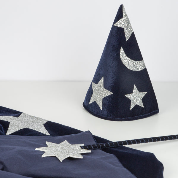 This wizard cape, wizard hat and star wand set, crafted from blue velvet and silver glitter fabric, is a fabulous costume for boys. Image3