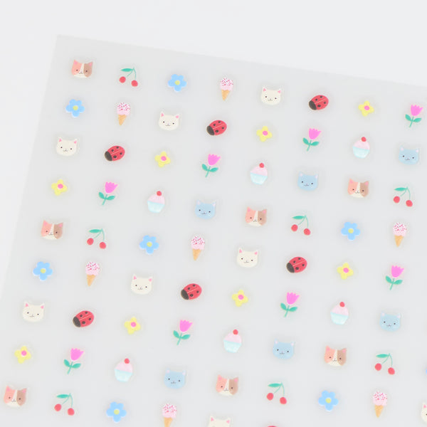 Our adorable nail stickers set features 200 with cute kittens and other fun designs, perfect as party favours, party bag gifts or as a party activity. Image3