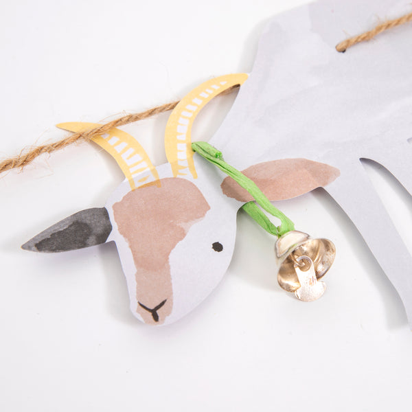 Our farm animal birthday party collection includes party decorations, and farm themed tableware.  Image4