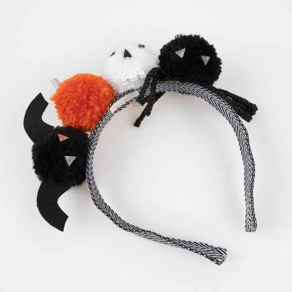 Add our Halloween headband, with fun pom pom details, to your Halloween accessories for a thrilling look. Image4