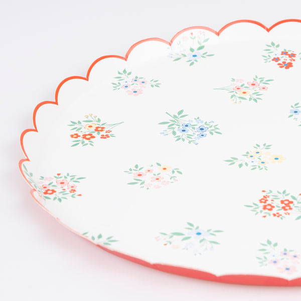 Our floral dinner plates, with scalloped red borders, give a classic yet contemporary look to a garden party, baby shower or bridal shower. Image3