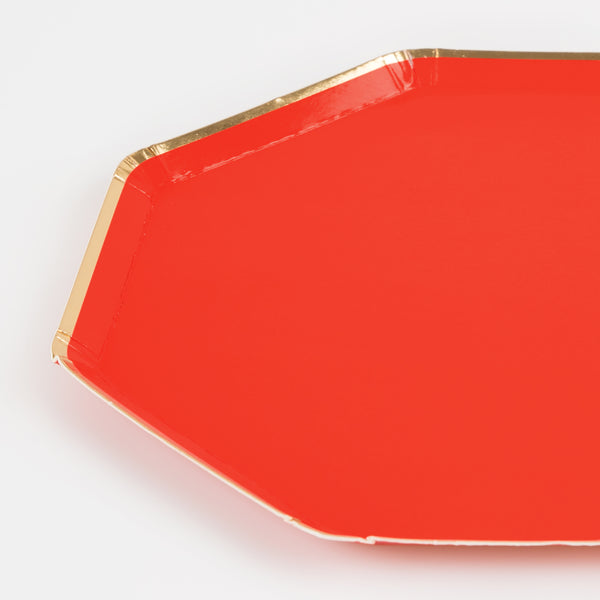 Our berry red side plates are ideal as Christmas plates, or for Christmas cocktail parties, or for any elegant party throughout the year. Image2