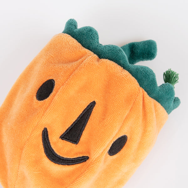Our little witch doll has a pumpkin bag to live in, and is a lovely toy to take on sleepovers, to parties or on travels. Image5