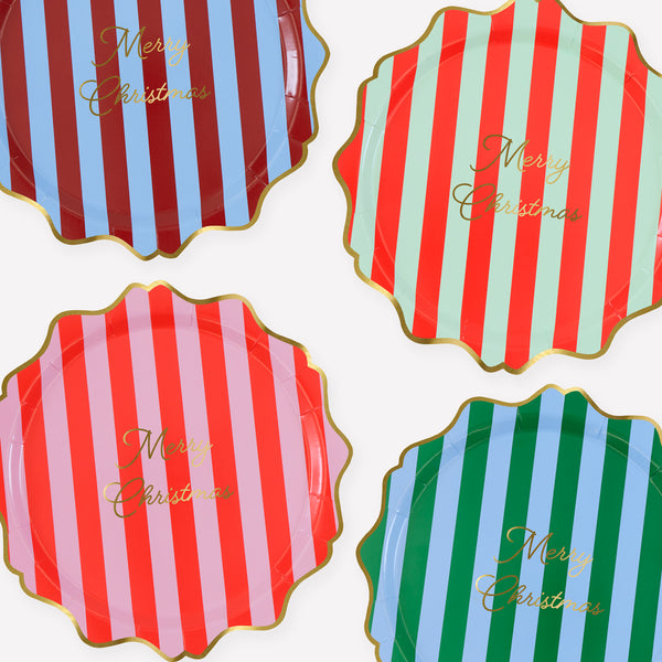 Our striped Christmas party set includes no-snap crackers, plates, napkins, cups and 3 elegant Christmas decorations. Image7