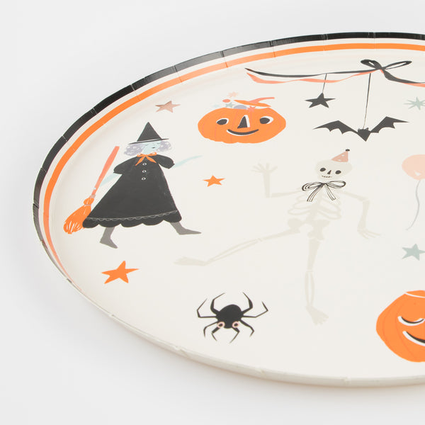 Our Halloween plates are perfect for a Halloween meal with the kids and adults. Image3