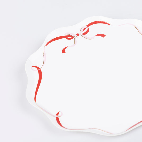 Our side plates, made from high-quality paper, feature a red, pink and gold ribbon bow design, ideal for your Christmas dinner. Image3