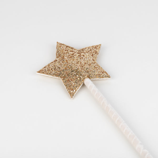 Our lamé metallic fabric cape in 6 colours is perfect for dress up for kids. Image5