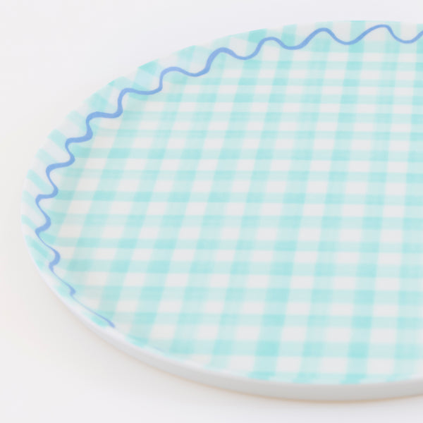Our large reusable plates have a pretty gingham print design in six cheerful colours, ideal for baby showers, picnics and birthdays. Image2