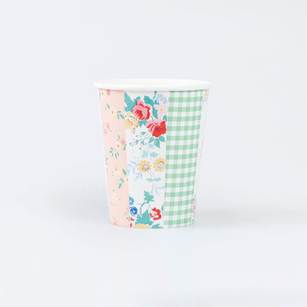 Our party cups, made from paper, are suitable for hot and cold drinks. They feature a pretty patchwork design, perfect for all celebrations. Image1