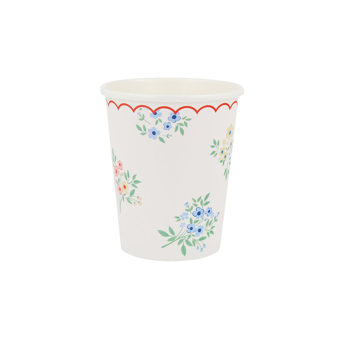 Our party cups have classic floral designs with touches of red to give your garden party a sophisticated look, suitable for hot or cold drinks.