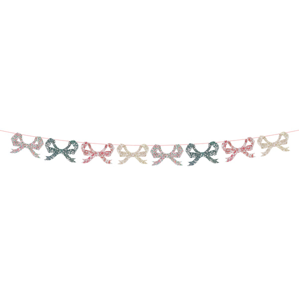 Our Christmas paper garland features 8 bows with joyful Liberty floral patterns and a soft velvet ribbon, for an elegant effect. Image5