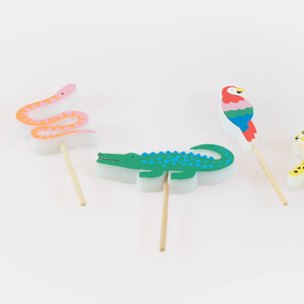Make your birthday cake look super exotic with our jungle animal candles, perfect for a jungle party. Image4