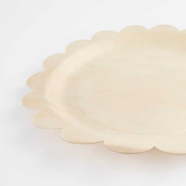 Our wooden plates feature a stylish scalloped border, and are perfect as party plates for any celebration. Image3
