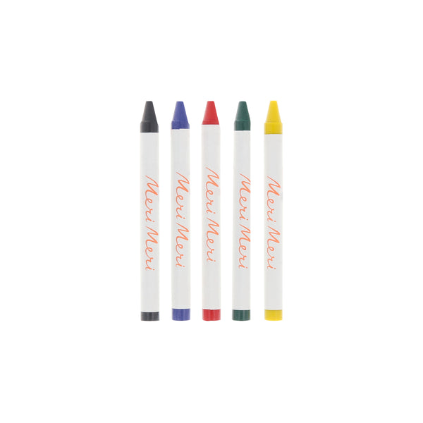 Our colouring set features construction vehicles and cars to colour in, with 5 wax crayons, presented in a printed card roll. For 3+. Image4