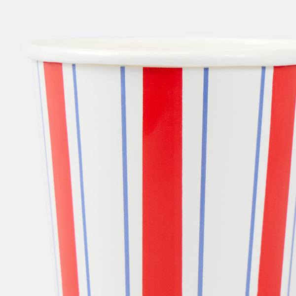 Our paper cups, suitable for hot and cold drinks, feature a natural red, white and blue striped design, ideal for a chic celebration. Image3