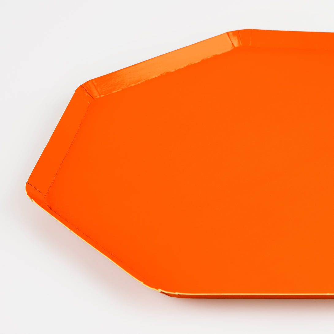 Our orange dinner plates will give warmth and colour to any special party.