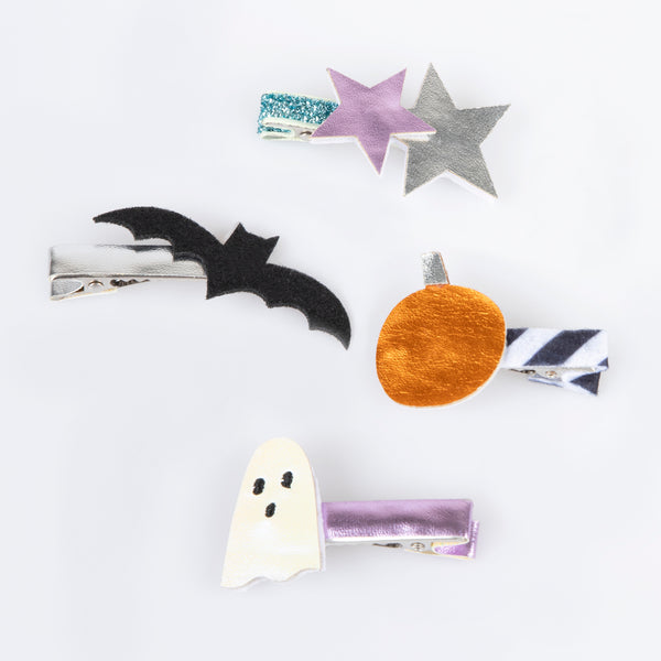 Get Halloween party hair with our hair clips with Halloween icons. Image4