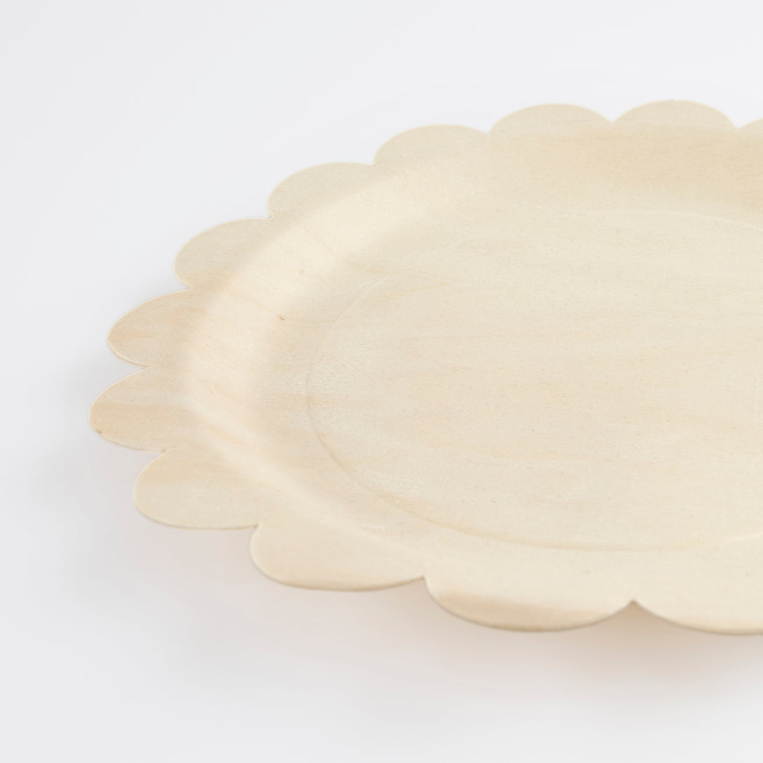 Our wooden plates feature a stylish scalloped border, and are perfect as party plates for any celebration.