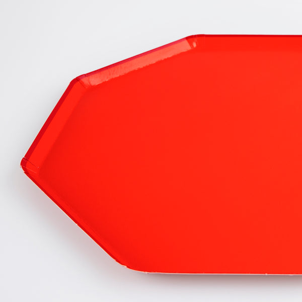 Our paper plates, in a bright red shade, are ideal for any special dinner party. Image2
