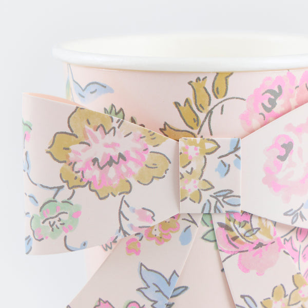 Our paper cups are made with a pink chintz design, with a pretty bow details, perfect for birthdays, bridal showers and afternoon tea. Image3