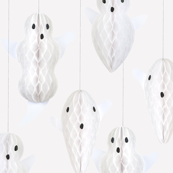 Add our honeycomb hanging ghost decorations to your Halloween party decor for a fabulous floaty 3D effect in the porch or windows. Image3