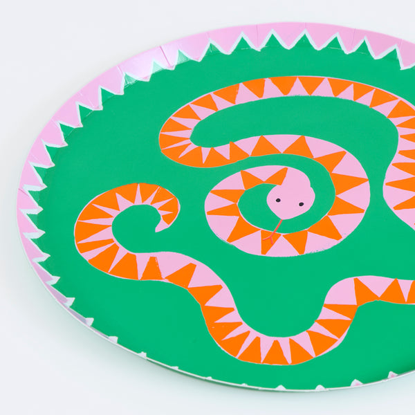 Our paper plates, featuring rainforest animals and bright plates are the perfect jungle party decorations. Image4