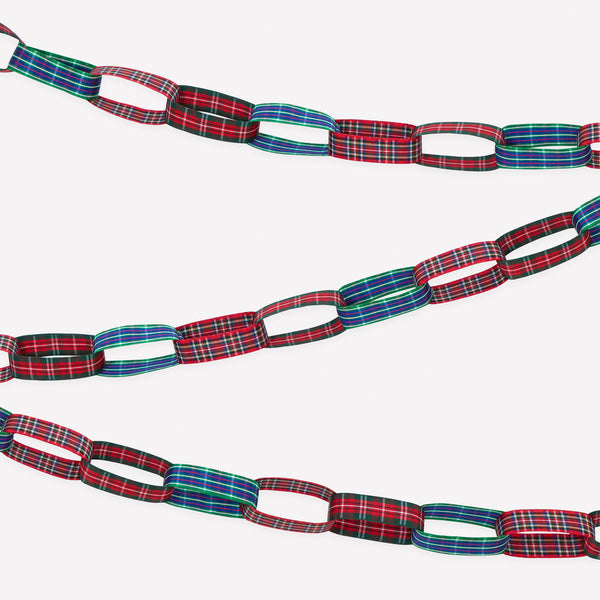 Our Christmas garland features tartan ribbon links, in classic festive colours, for a sophisticated decoration with a nod to nostalgia. Image1
