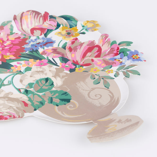 Our floral plates, made from high-quality paper, feature bright blooms and a Rococo-inspired vase design, elegant and stylish. Image3