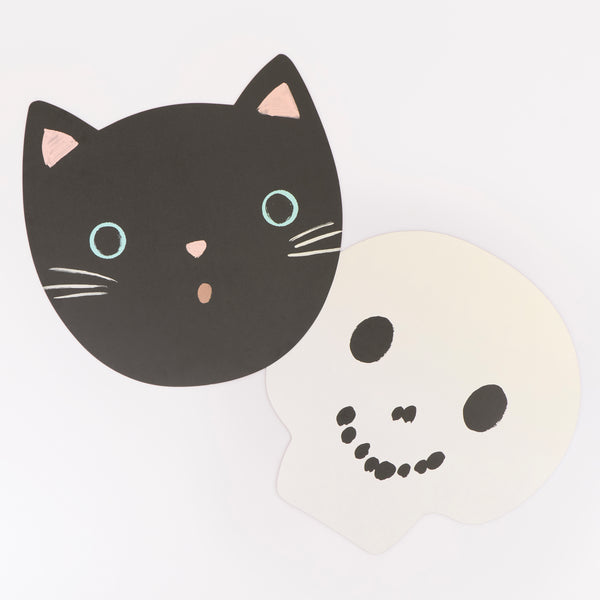 Our Halloween placemats are perfect to protect your table whilst adding a fun decorative look, featuring a witch, skull, black cat and pumpkin. Image3