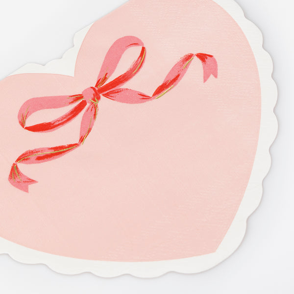 Our paper napkins, heart-shaped in pink and white with a pretty bow design, are ideal to add to your Valentine's Day decorations. Image3