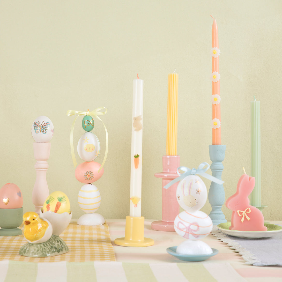 Make your springtime party look amazing with our tall pink candles, decorated with wax daisies, and with pink wicks.