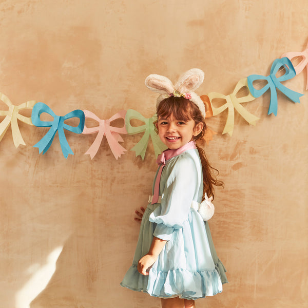 Our pack of 3 party garlands, with colourful bows, is ideal as Easter decorations. Image2